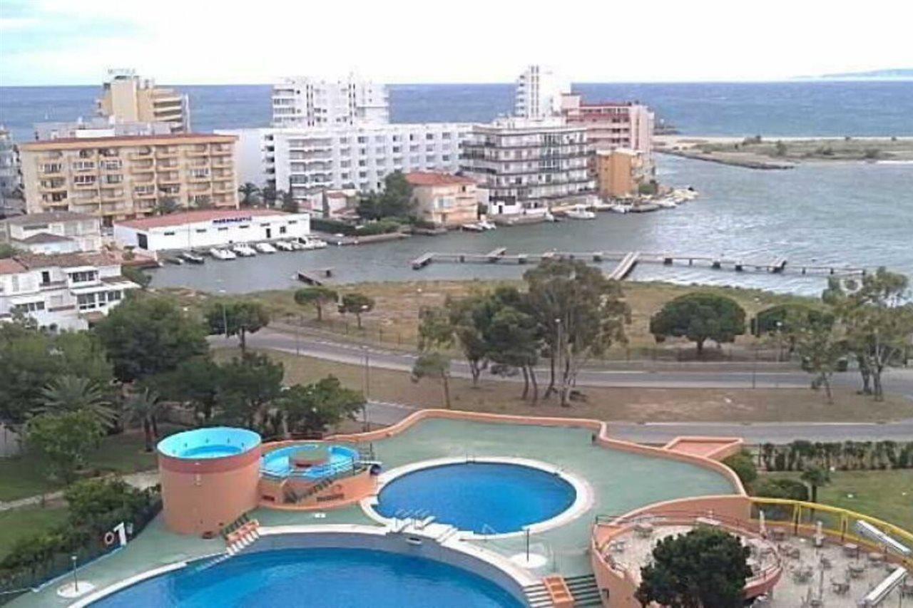 Отель Isla De Rosas Экстерьер фото